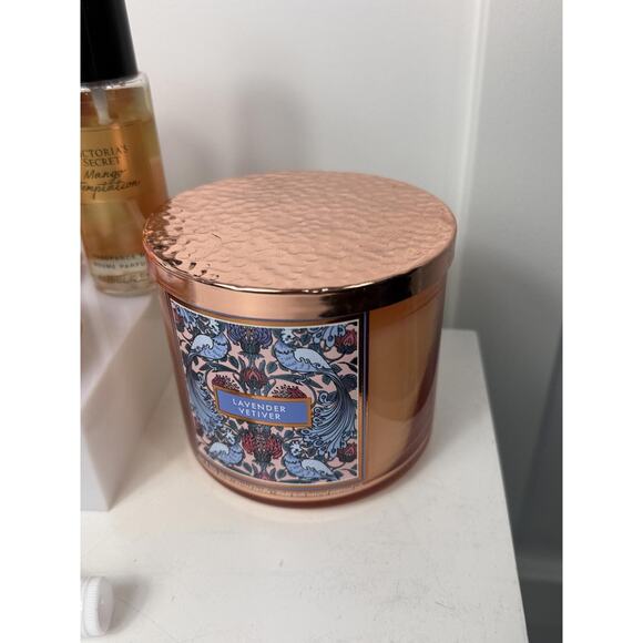 Makeup and Skincare Lot #75 - Picture 3 of 6